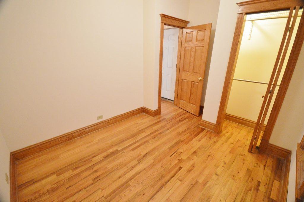 2748 N Lincoln Ave - Photo 2 of 9