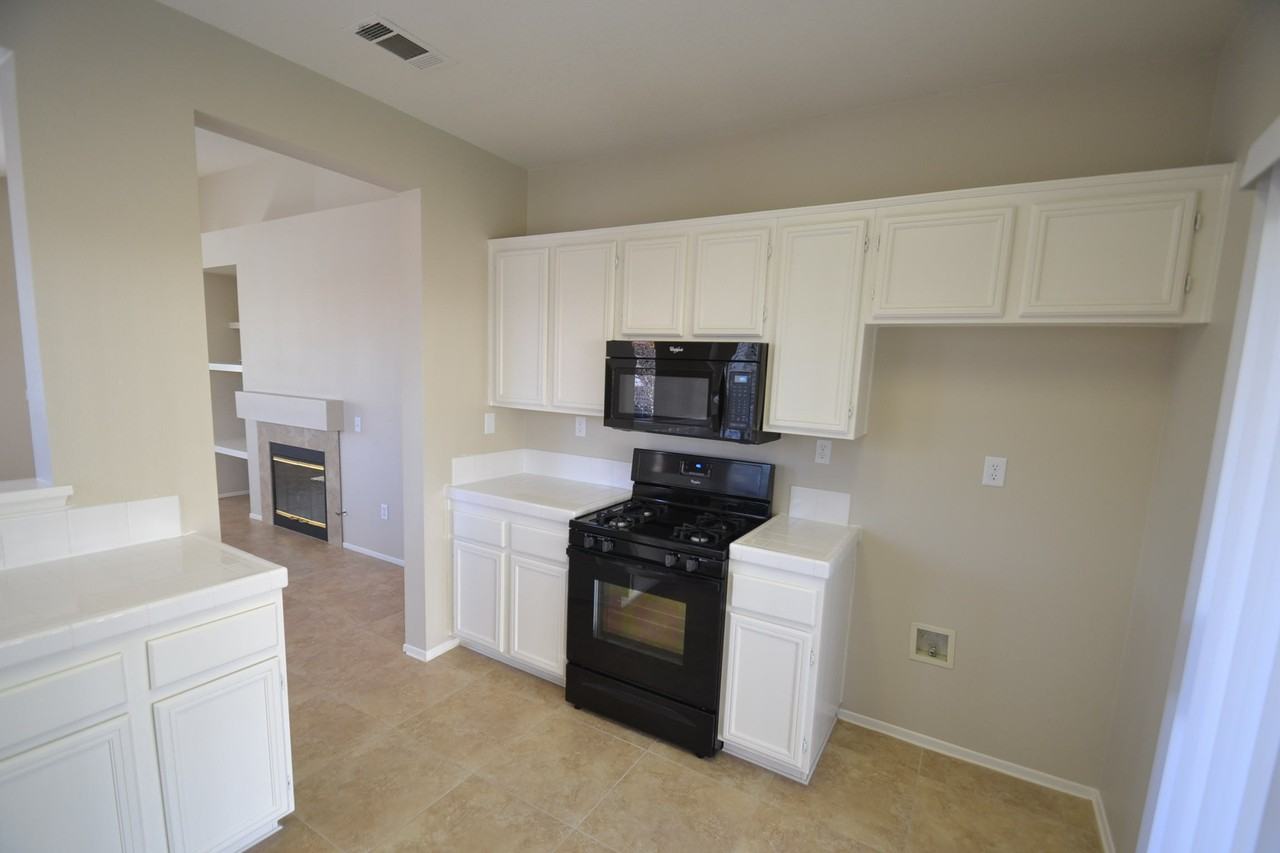 24796 Shady Pine Ct - Photo 3 of 6