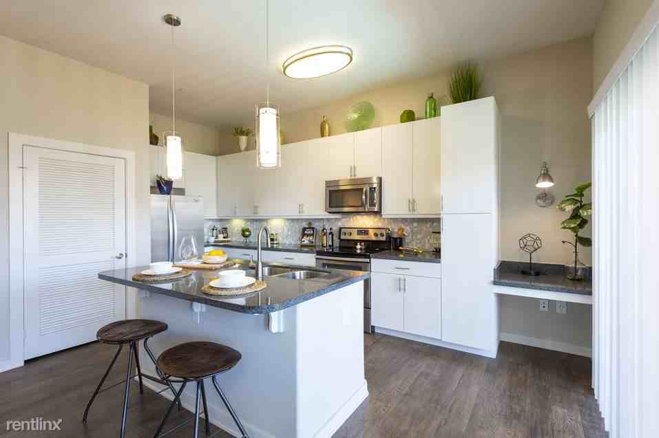 24 Waterway Ave, The Woodlands - Photo 3 of 5