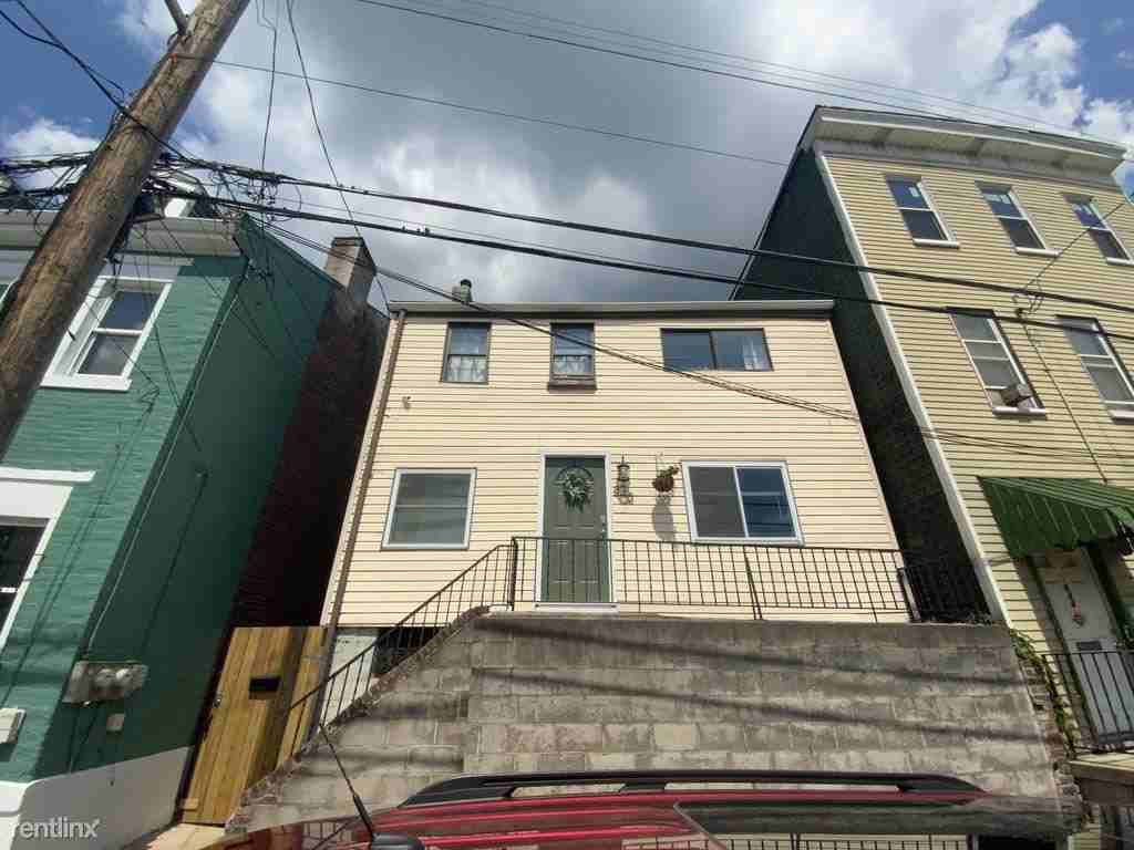 842 Phineas St #1 - Photo 2 of 16