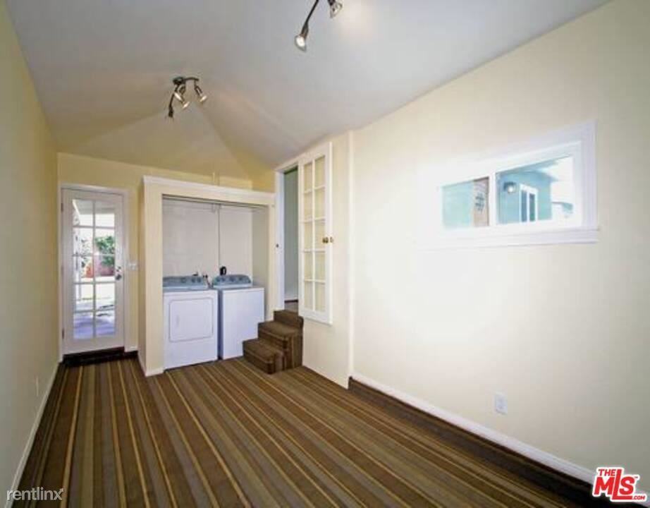 3542 Greenwood Ave - Photo 2 of 10
