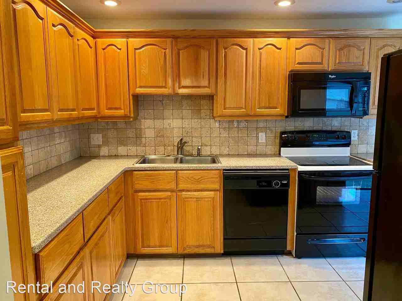 457 Meadowood Blvd - Photo 3 of 29