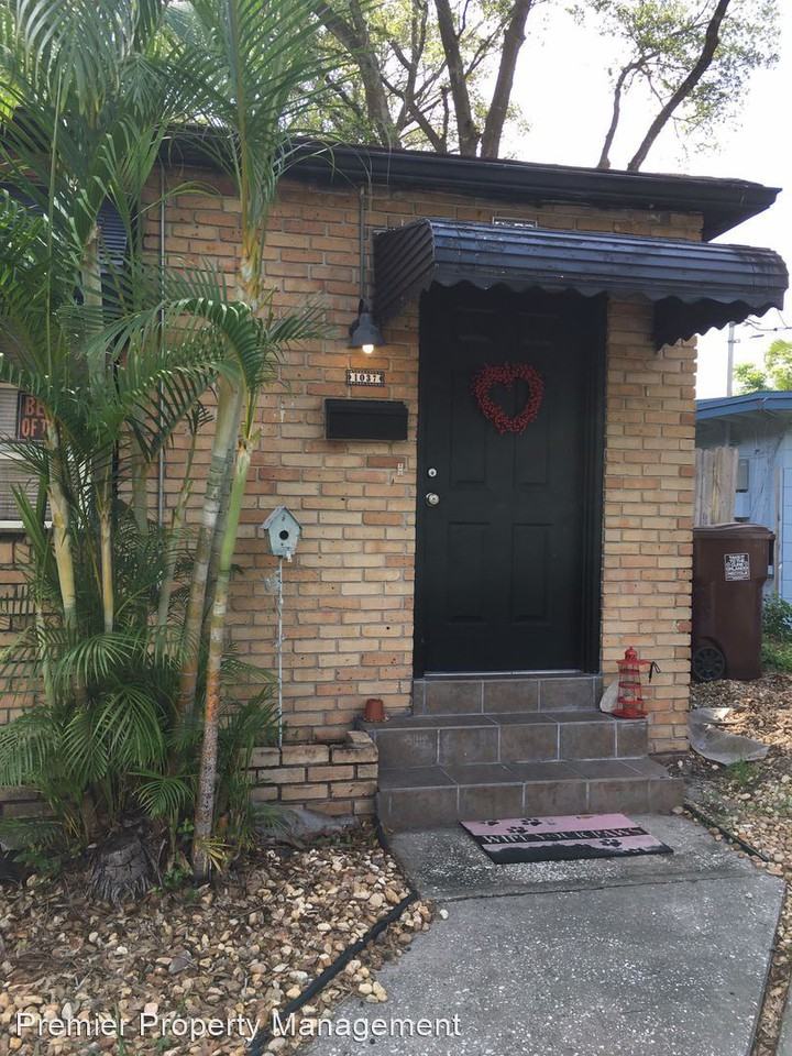 1037 N Fern Creek Ave - Photo 2 of 10