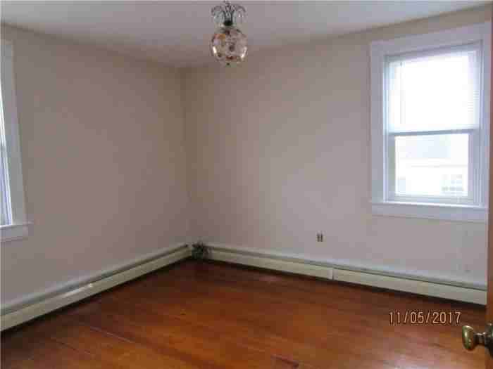 205 Franklin St - Photo 3 of 5