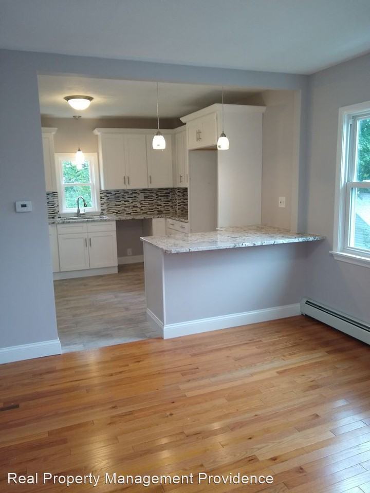 494 Wellington Avenue - Photo 3 of 12