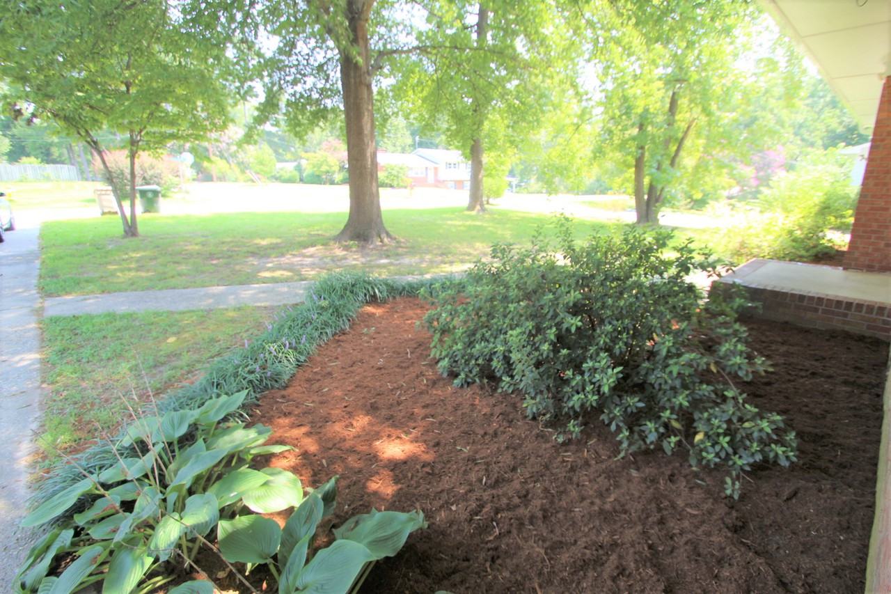 4814 Greenbrier Rd - Photo 3 of 36