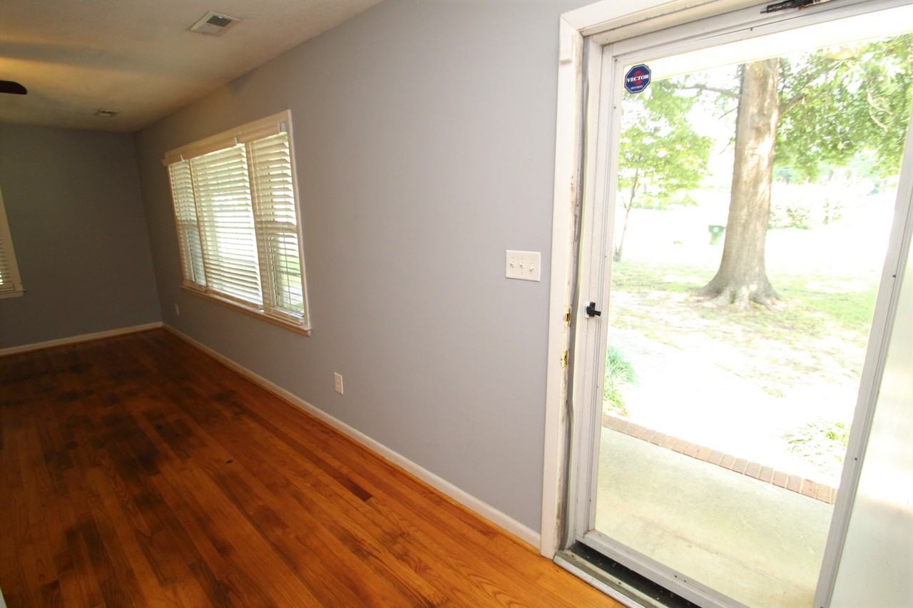 4814 Greenbrier Rd - Photo 5 of 36