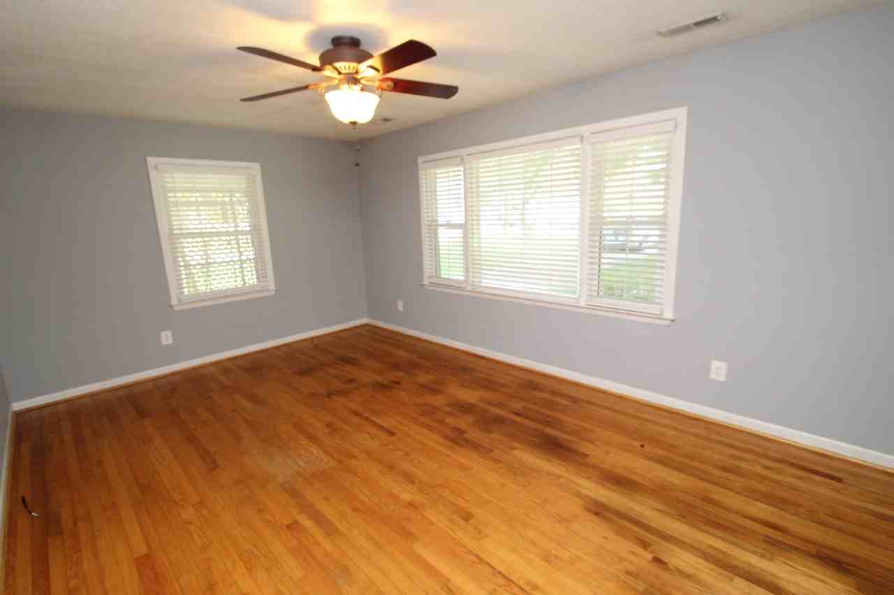 4814 Greenbrier Rd - Photo 7 of 36