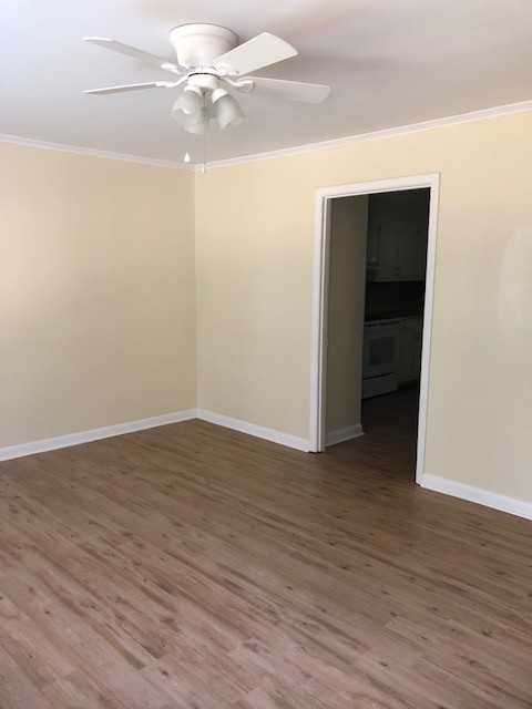 718 Brown Ave - Photo 3 of 7