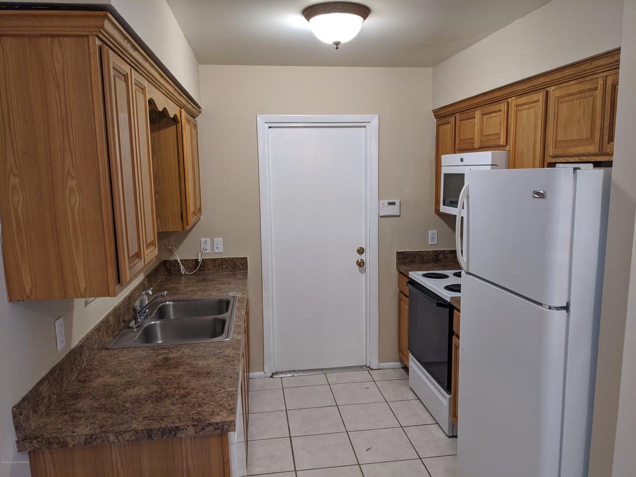 2136 Rudge Dr - Photo 3 of 10