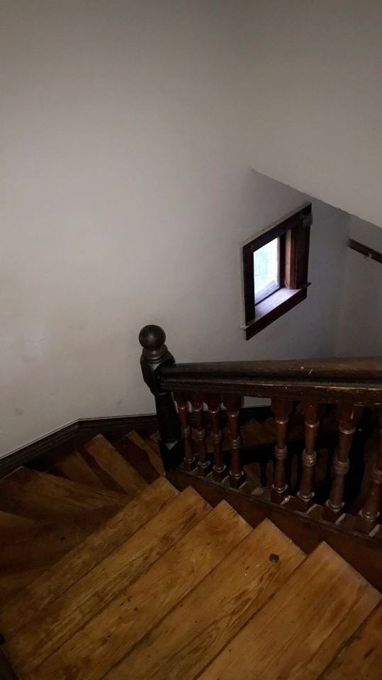 1299 Cedar St Uppr - Photo 2 of 17
