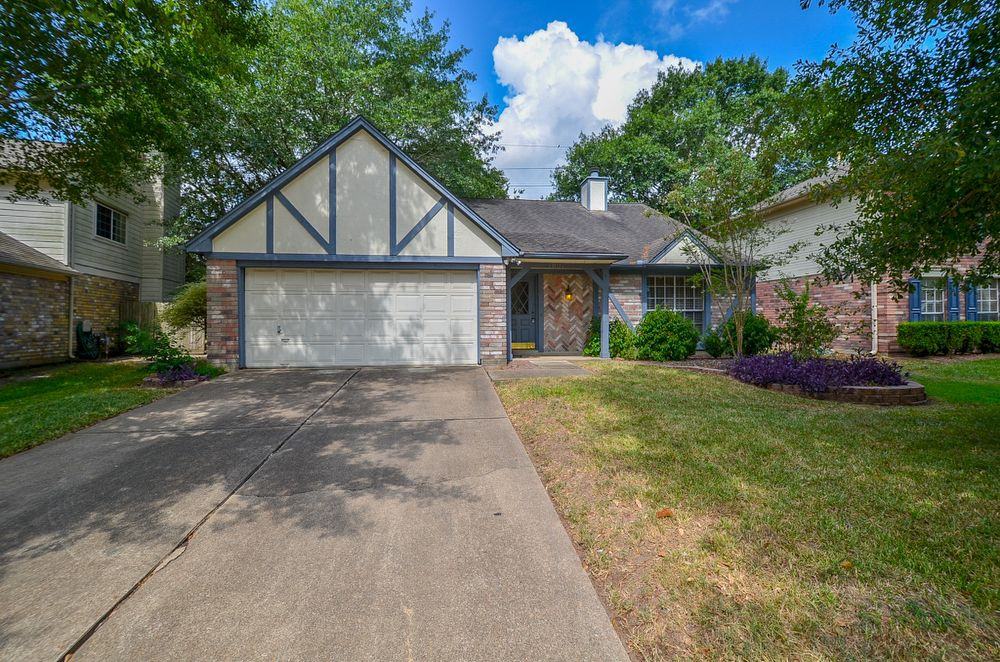 7807 Maple Brook Ln - Photo 2 of 24