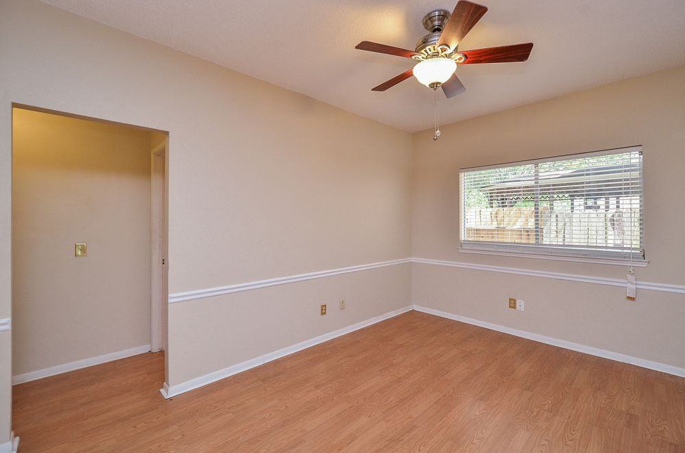 7807 Maple Brook Ln - Photo 3 of 24