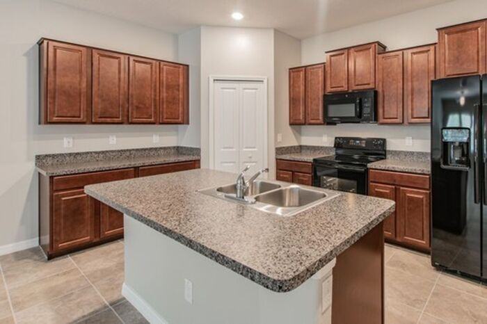 5616 Mercado Dr - Photo 2 of 10