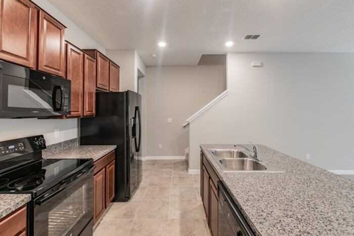 5616 Mercado Dr - Photo 3 of 10