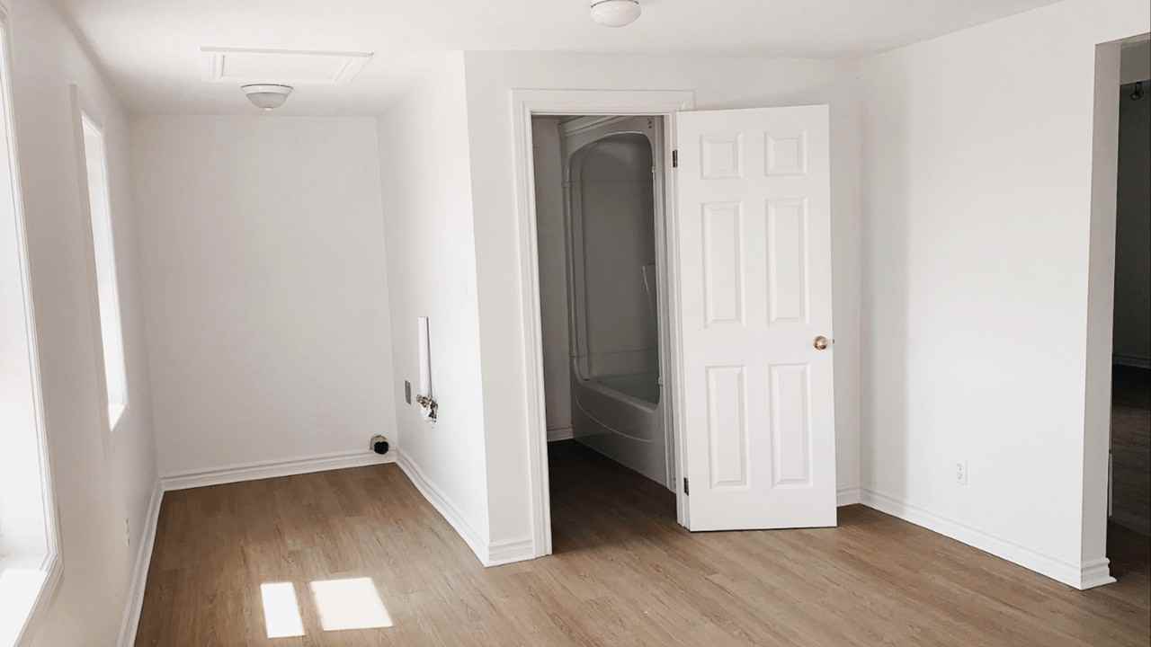 3807 9th Line - Photo 3 of 15