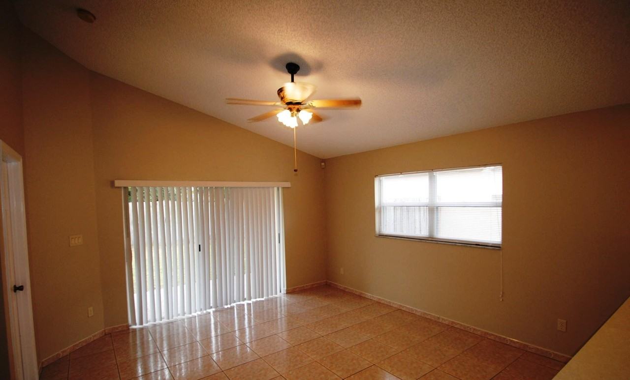 3278 Bellingham Dr - Photo 2 of 5