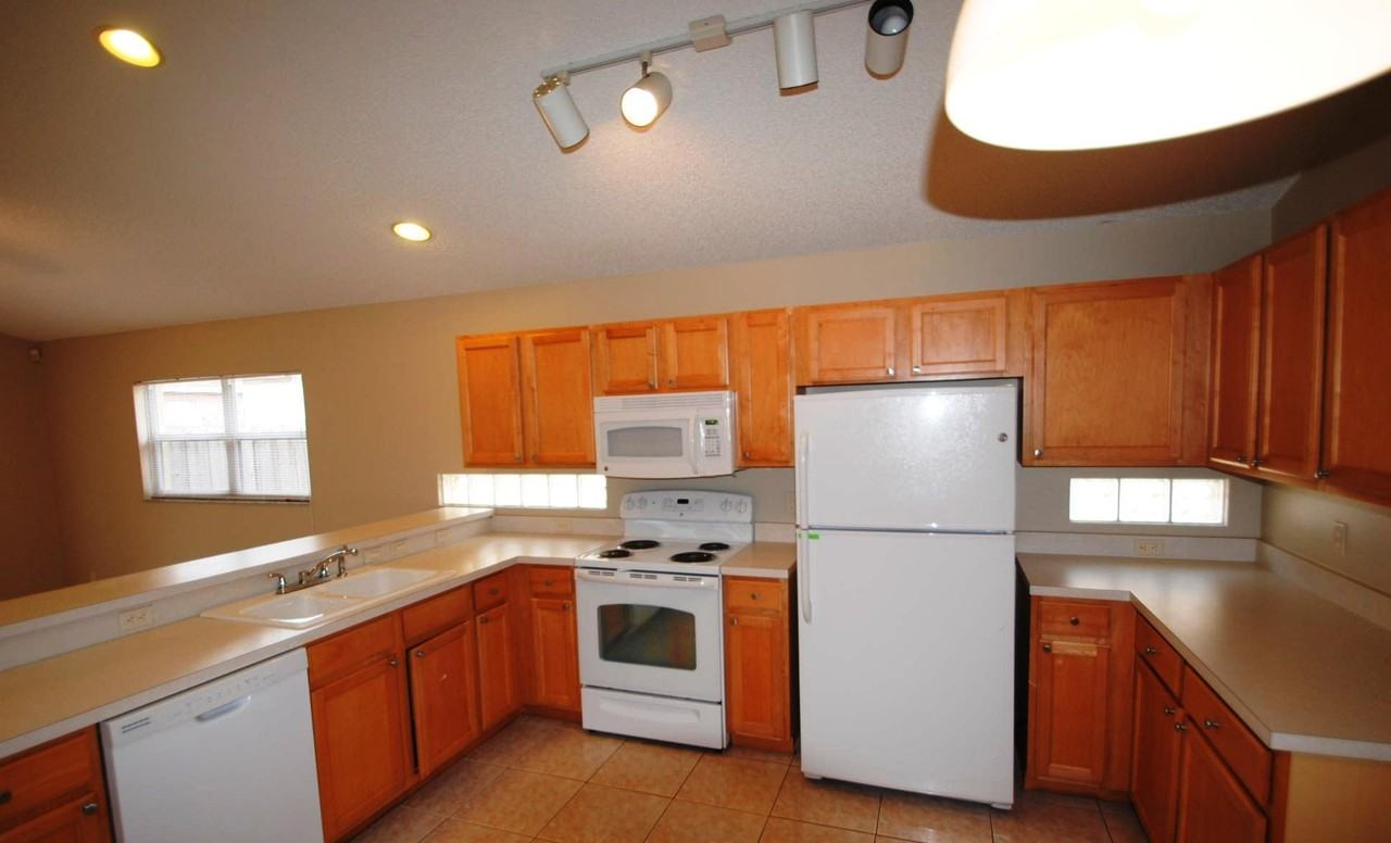 3278 Bellingham Dr - Photo 3 of 5