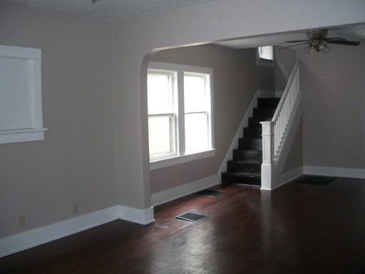 410 Pleasant Ave - Photo 2 of 7