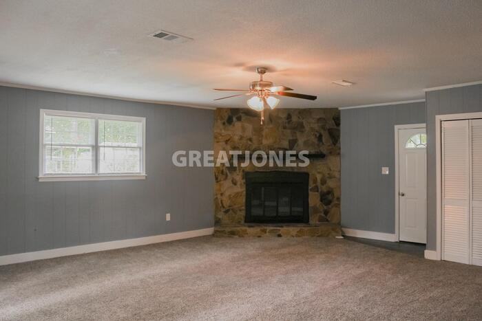 210 Scarborough Rd - Photo 3 of 34