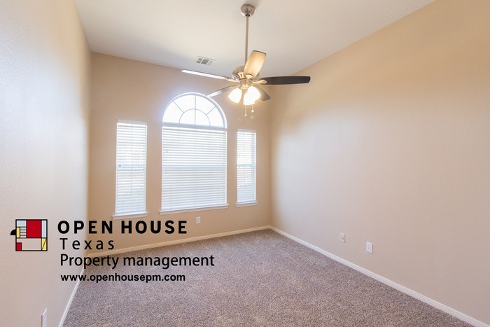 310 Village Trail Ct - Photo 3 of 17