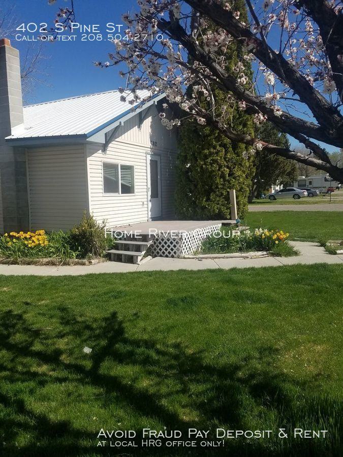 402 S Pine St - Photo 2 of 13