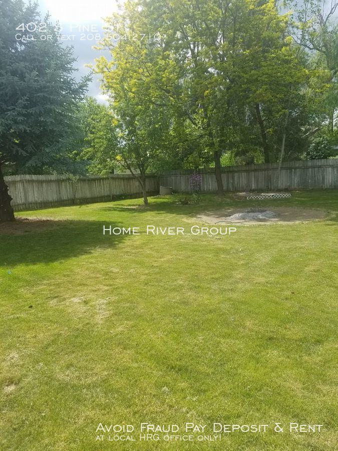 402 S Pine St - Photo 3 of 13