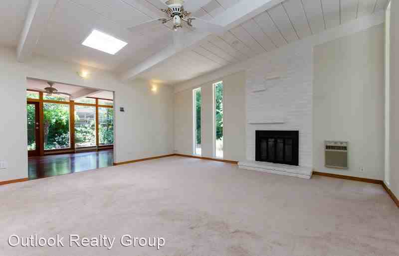 1916 Ivy Ln - Photo 2 of 18