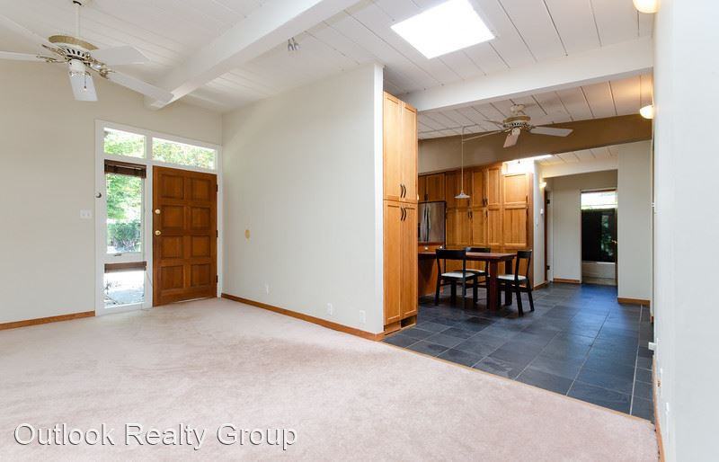 1916 Ivy Ln - Photo 3 of 18
