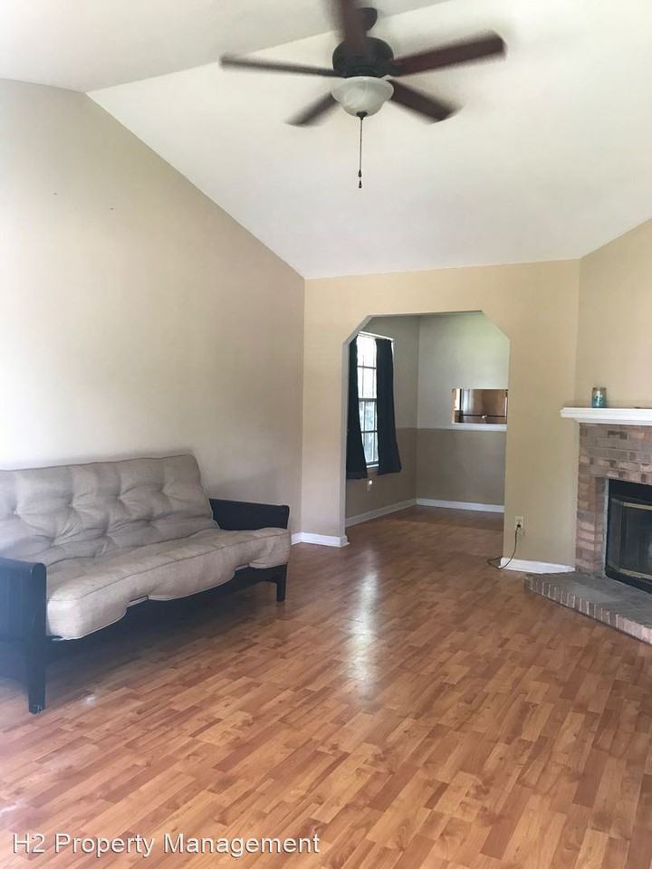 3135 Hotchkiss Ln - Photo 3 of 18