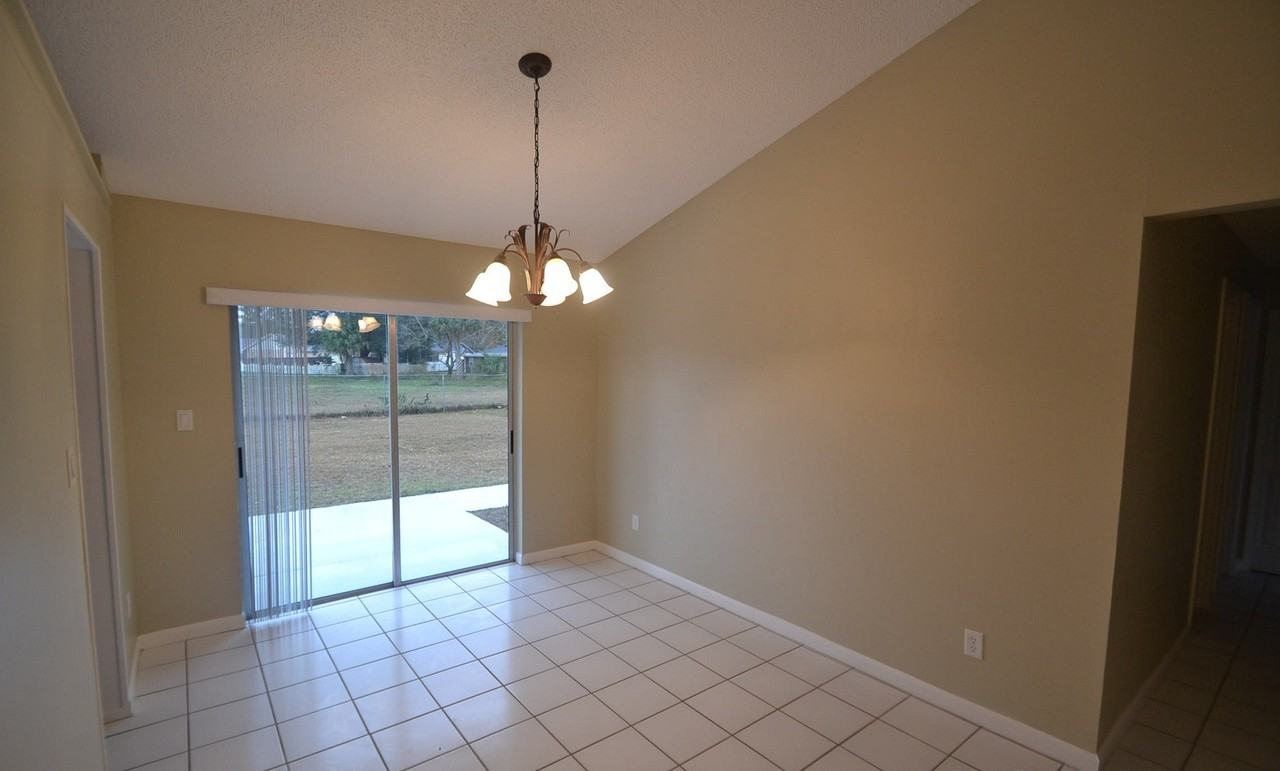 306 Panama Cir - Photo 3 of 10