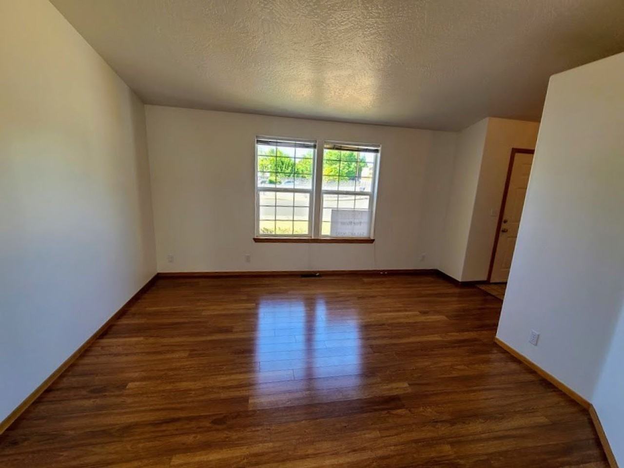 656 Nicholas Dr - Photo 3 of 16