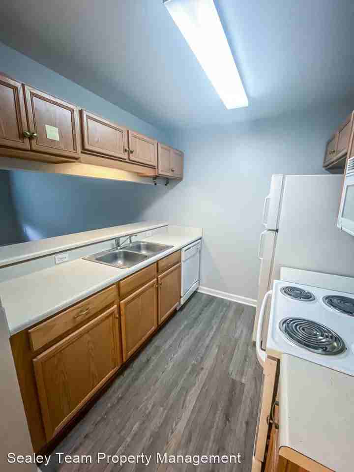 2738-505 W. Tharpe St Savannah Crossing - Photo 3 of 11