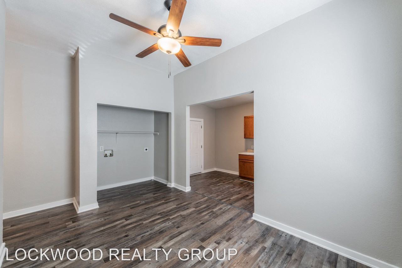 110 S RICHTER ST - Photo 2 of 16