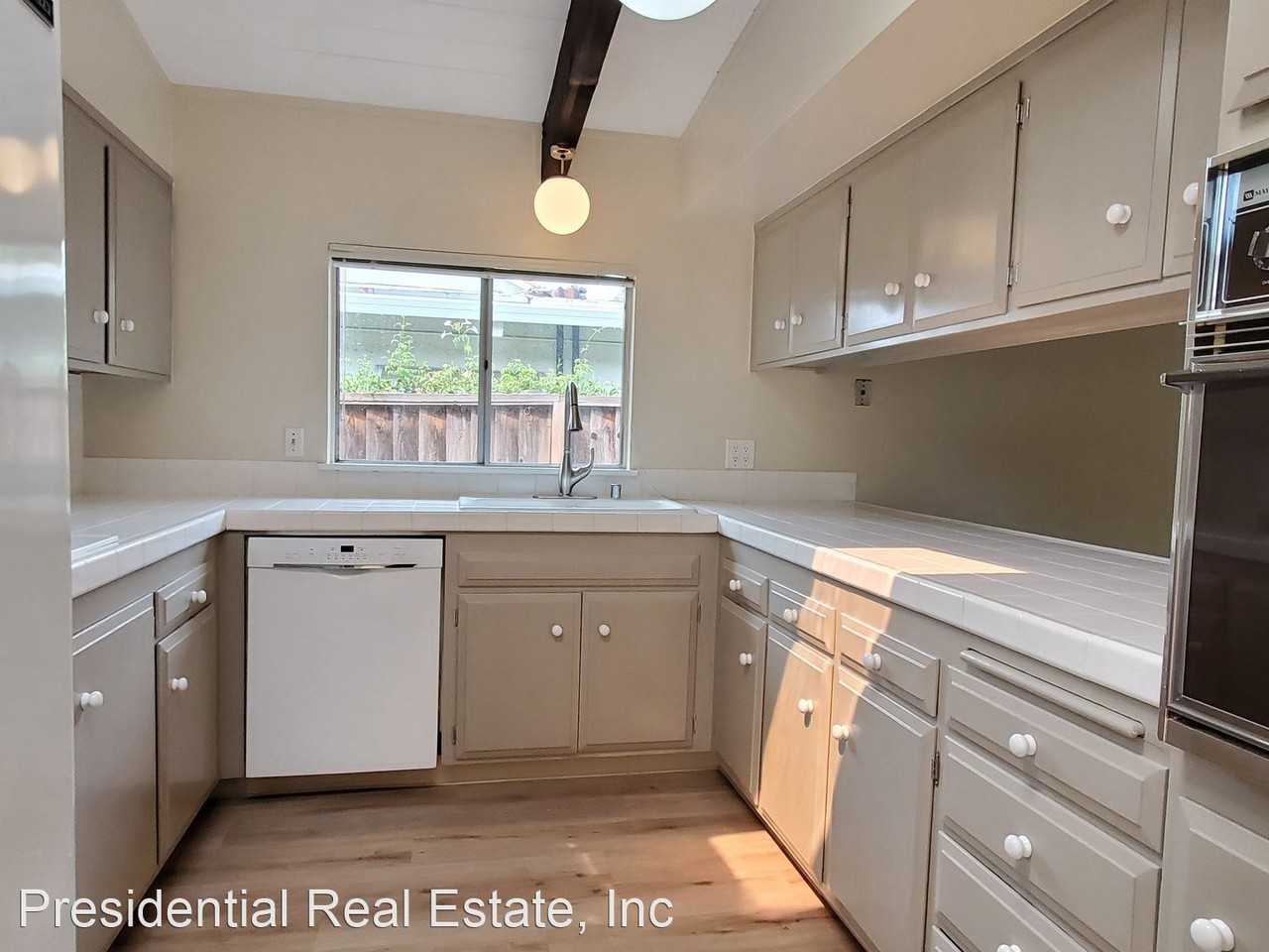 1154 Bentoak Ln - Photo 2 of 9