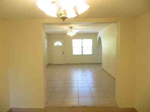 4002 W San Miguel St - Photo 3 of 24