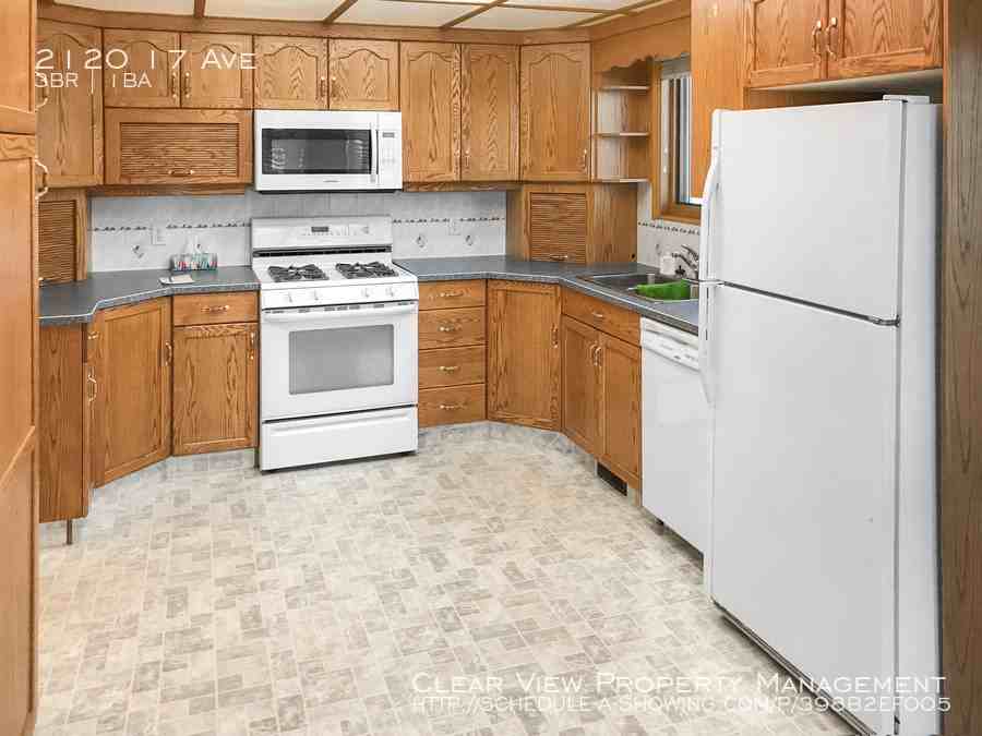 2120 17 Ave - Photo 3 of 18