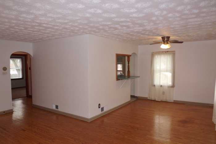 118 Chandler Ave - Photo 3 of 10