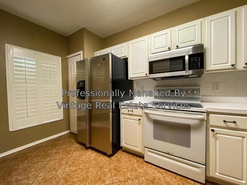 30305 Lacledes Ln - Photo 3 of 16