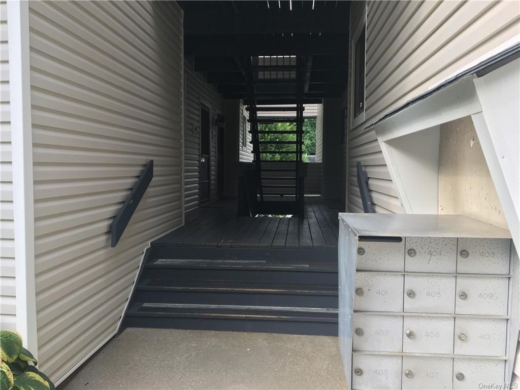 406 Drew Ln - Photo 3 of 20