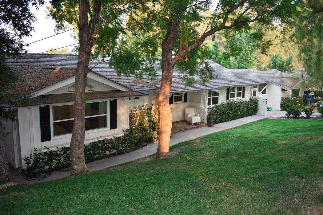 5808 Hilltop Rd - Photo 2 of 36