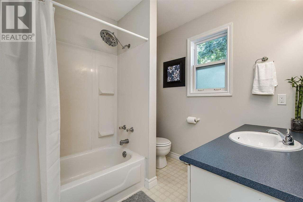 3299 Connaught Avenue - Photo 2 of 8