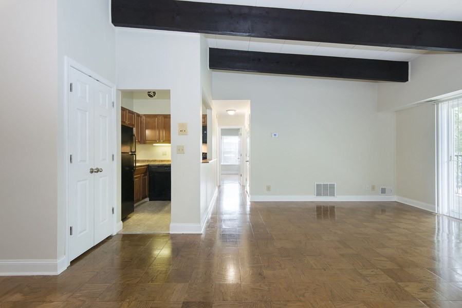 401 Engamore Ln 206 - Photo 2 of 9