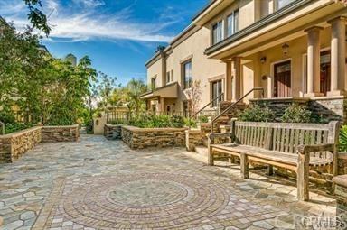 272 272 E Glenarm Street 107 - Photo 2 of 23