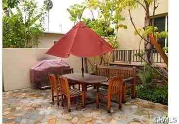 272 272 E Glenarm Street 107 - Photo 3 of 23