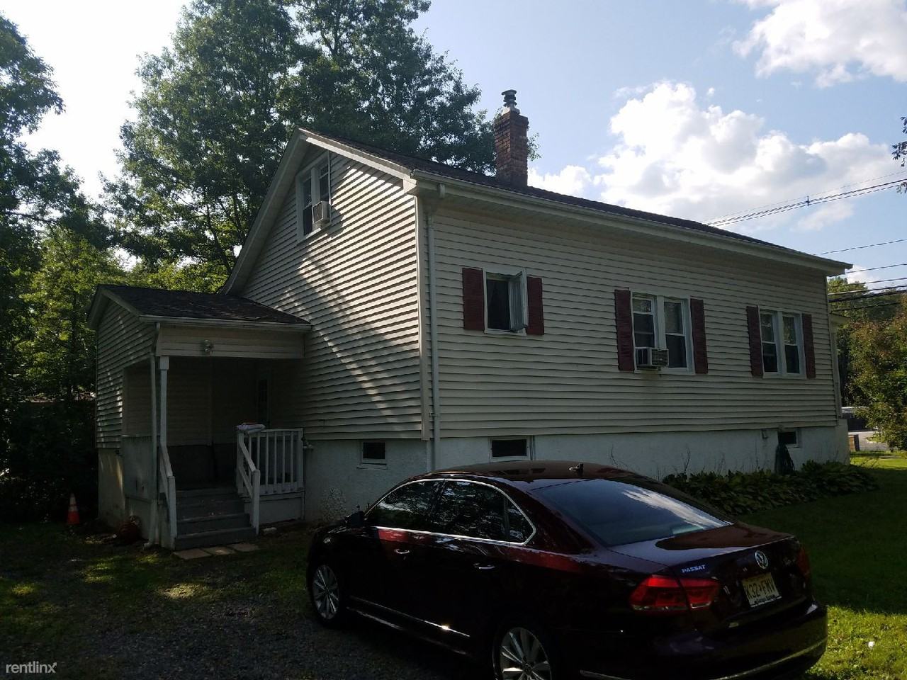 1303 Valley Rd - Photo 3 of 10