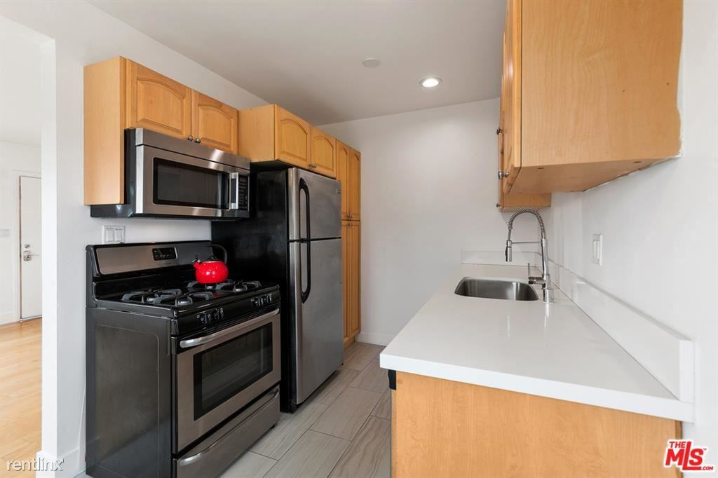 119 Paloma Ave #M - Photo 3 of 10