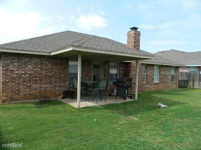 4408 Sw Parkway Dr - Photo 2 of 5