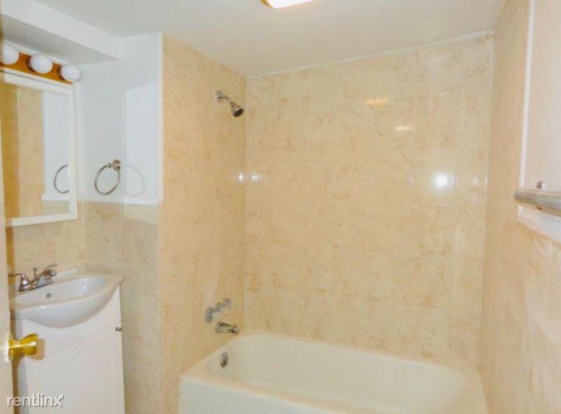 1102 Barrett St - Photo 2 of 6