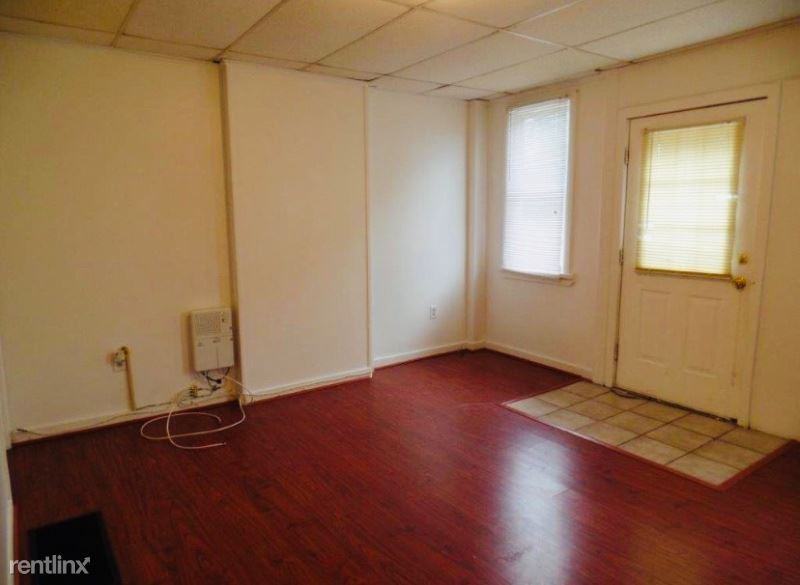 1102 Barrett St - Photo 3 of 6